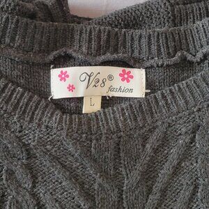 V28 Women’s Fashion Sweater Size Large